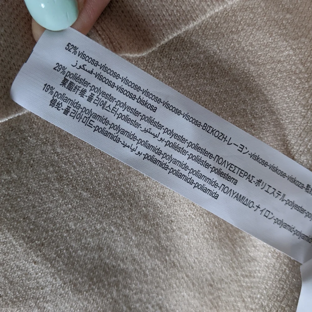 *DONATED* NWOT • Bershka • crop sweater - Picture 8 of 8